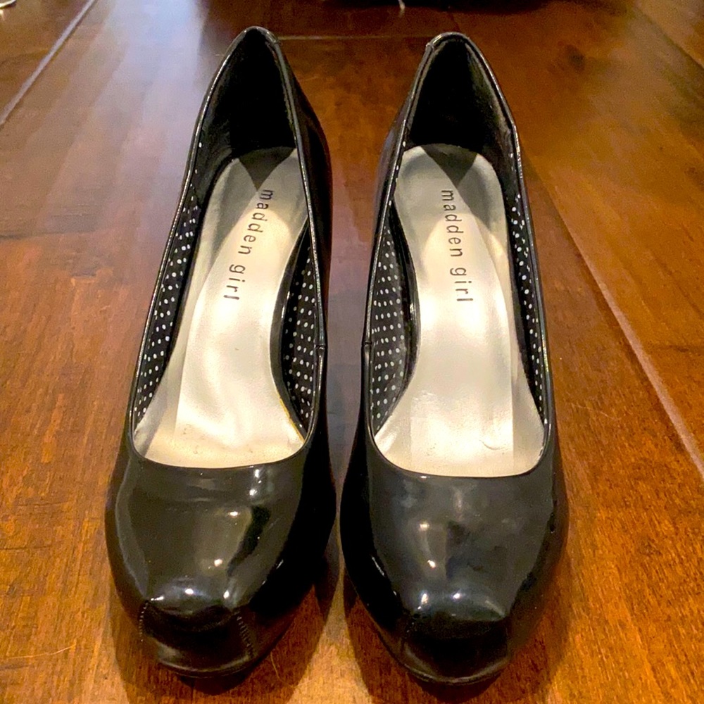 Barely worn- Madden Girl Black pumps